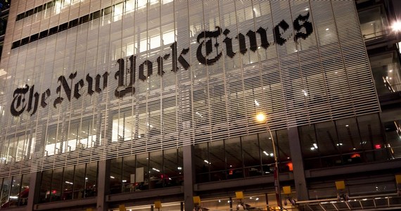 "New York Times" poinformował, że złożył pozew przeciwko firmom OpenAI i Microsoft zarzucający im bezprawne wykorzystanie artykułów gazety do szkolenia swoich chatbotów, ChatGPT i Bing. Według dziennika, firmy wykorzystały miliony tekstów, naruszając prawa autorskie, tworząc na ich podstawie usługę, która konkuruje z gazetą. "NYT" domaga się miliardów dolarów odszkodowania.