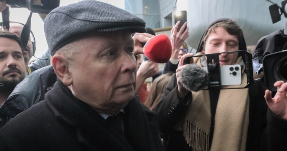 "To jest nowa jakość, jeżeli chodzi o państwa europejskiej demokracji, coś naprawdę wyjątkowo groźnego. Temu się trzeba bardzo zdecydowanie przeciwstawić. 11 stycznia będzie demonstracja w Warszawie. Mam nadzieję, że będzie to okazała demonstracja" - powiedział na antenie Telewizji Republika prezes PiS Jarosław Kaczyński, odnosząc się do kwestii decyzji szefa MKiDN o postawieniu w stan likwidacji spółek TVP, Polskiego Radia i PAP.
