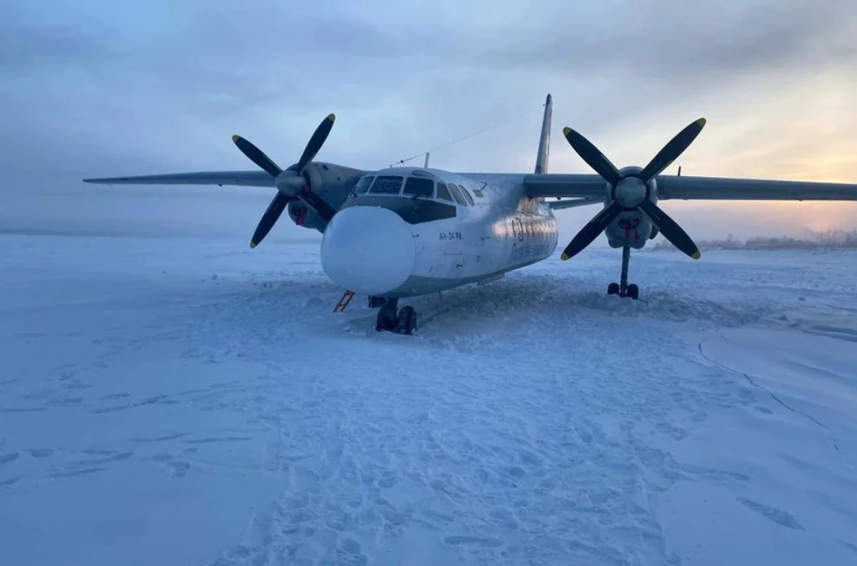 Samolot z 30 osobami na pokładzie zamiast na lotnisku wylądował na zamarznięte rzece. Do zdarzenia doszło w Jakucji na wschodzie Rosji. 