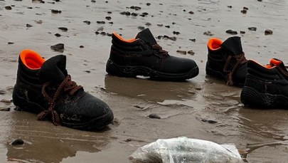 "Morze butów" na duńskich plażach. Miały płynąć do Polski 