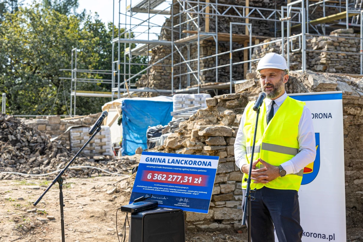 Wojewoda małopolski Krzysztof Klęczar odwołał ze stanowiska Małopolskiego Wojewódzkiego Konserwatora Zabytków dr. inż. arch. Piotra Turkiewicza.

