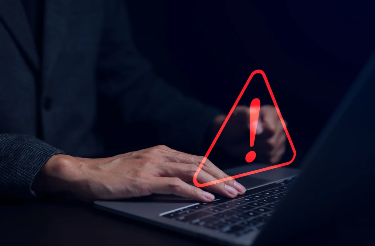 37-letnia mieszkanka Wrześni ( Wielkopolskie) chciała sprzedać za pośrednictwem internetu konia na biegunach. Przez działania oszustów, kobieta straciła prawie 15 tys. zł.