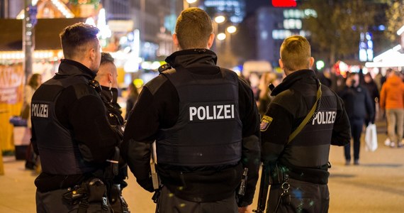 Policjanci i strażacy z Berlina zwrócili się do potencjalnych uczestników sylwestrowych zamieszek w stolicy Niemiec, by "szanowali ich pracę" i "nie atakowali ich". Szefowa stołecznej policji zapowiada największą operację policyjną w sylwestra w ostatnich dziesięcioleciach.