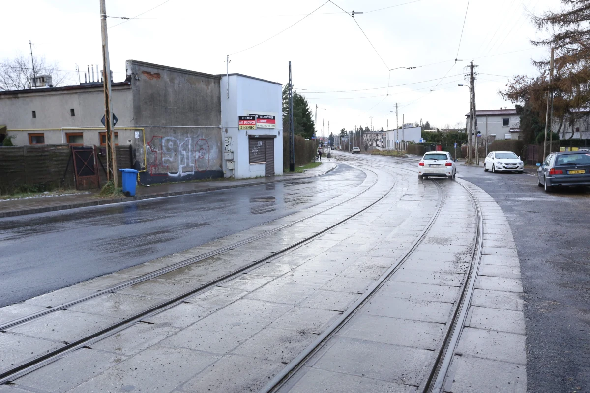 Ulica Telefoniczna w Łodzi zmieniła się nie do poznania. Wykonawca zakończył wszystkie prace podziemne związane z odwodnieniem osiedla i ułożył nową nawierzchnię jezdni.