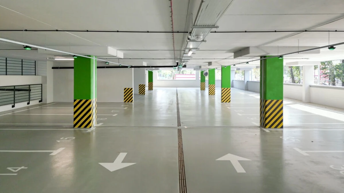 Spółka, która 2 stycznia przejmuje parking na Cichym Kąciku w Krakowie, zapewnia, że kierowcy będą mogli z niego korzystać już od pierwszych dni nowego roku. Najpóźniej 5 stycznia. W czwartek podpisano umowę dzierżawy.