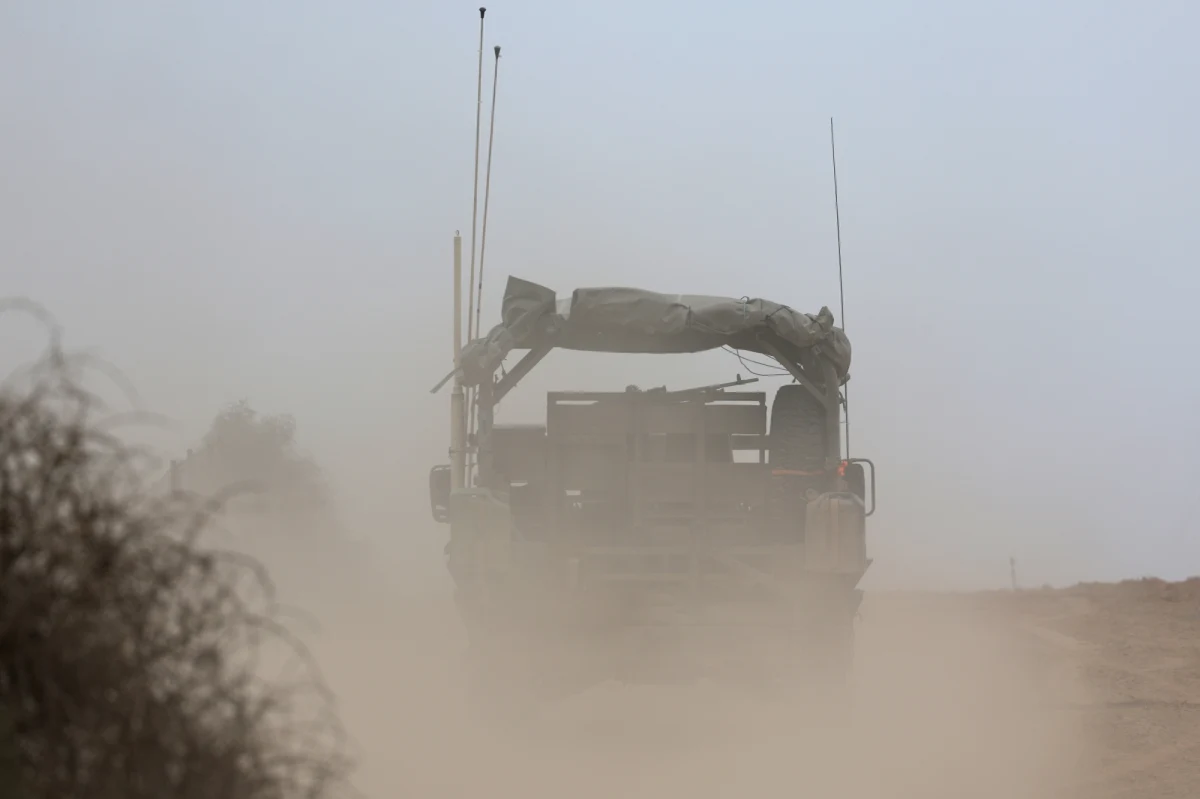 Izraelscy żołnierze przez pomyłkę zastrzelili 15 grudnia trzech zakładników Hamasu. Według opublikowanego raportu Izraelskich Sił Obronnych (IDF) do tragedii doszło, ponieważ żołnierze uznali ich wołanie o pomoc za próbę wciągnięcia ich w zasadzkę przez terrorystów.