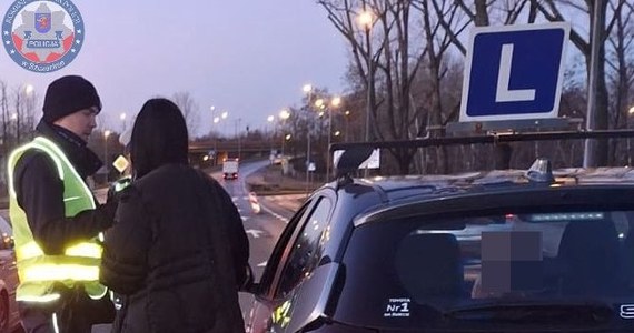 Niecodzienna interwencja policji w Szczecinie. 18-letnia kursantka nauki jazdy prowadziła samochód, będąc pod wpływem alkoholu.