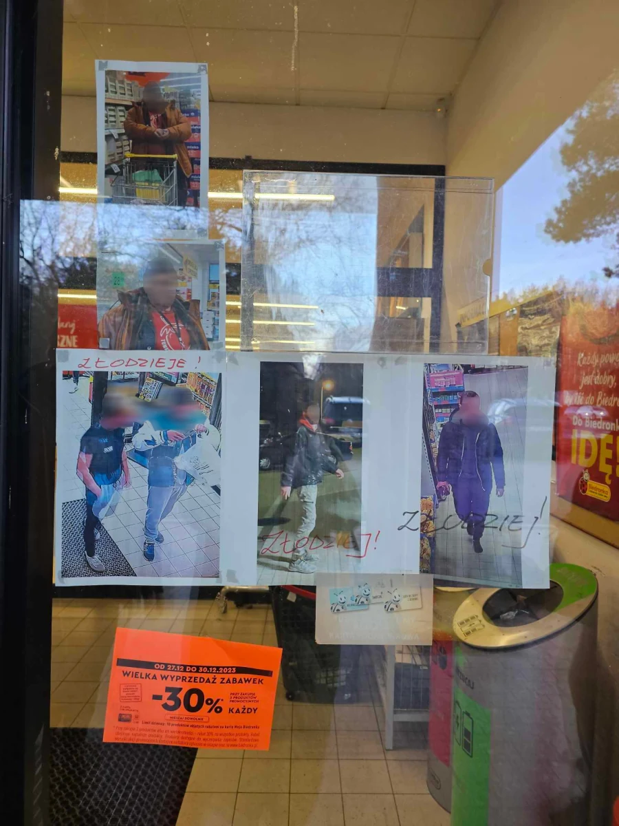 Takiego widoku nie spodziewa się żaden klient wchodzący do sklepu wielkopowierzchniowego. Wejście do dyskontu w nadmorskim Pobierowie zdobi galeria osób, które coś ukradły. Działanie to może wydawać się kontrowersyjne, ze względu m.in. na domniemanie niewinności czy prawo do uszanowania wizerunku. Zdaniem ekspertów świadczy ono jednak o desperacji pracowników sklepu.