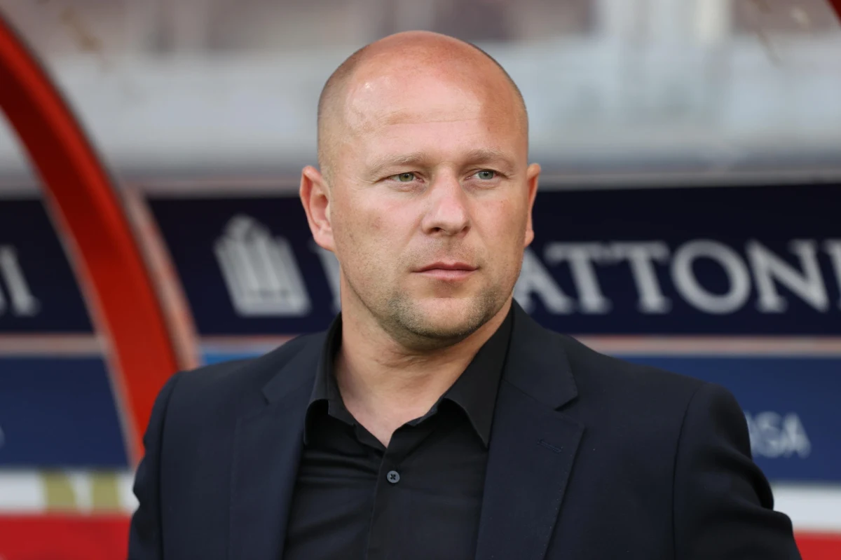 Ruch Chorzów ma nowego trenera. Szkoleniowcem beniaminka piłkarskiej ekstraklasy, który znajduje się w strefie spadkowej, został Janusz Niedźwiedź.