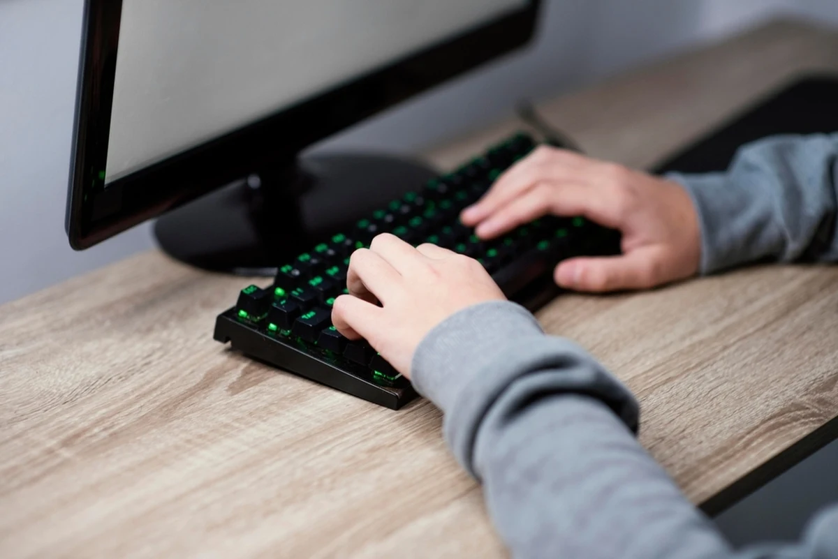 Dramatyczna walka z czasem na komendach policji w Polsce i w Chorwacji. Dzięki szybkiej reakcji pochodzącej ze Skarżyska-Kamiennej 43-latki, a także tamtejszych mundurowych, udało się uratować 14-latka, który mieszka na północy Chorwacji.