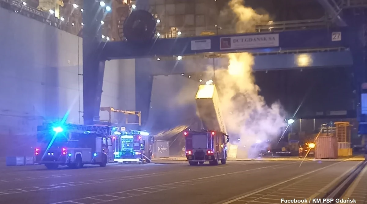 Pożar jednego z kontenerów znajdujących się na statku w Baltic Hub w Gdańsku. W akcji gaśniczej, która trwała prawie 8 godzin, brało udział łącznie 29 strażaków.