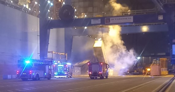 Pożar jednego z kontenerów znajdujących się na statku w Baltic Hub w Gdańsku. W akcji gaśniczej, która trwała prawie 8 godzin, brało udział łącznie 29 strażaków.