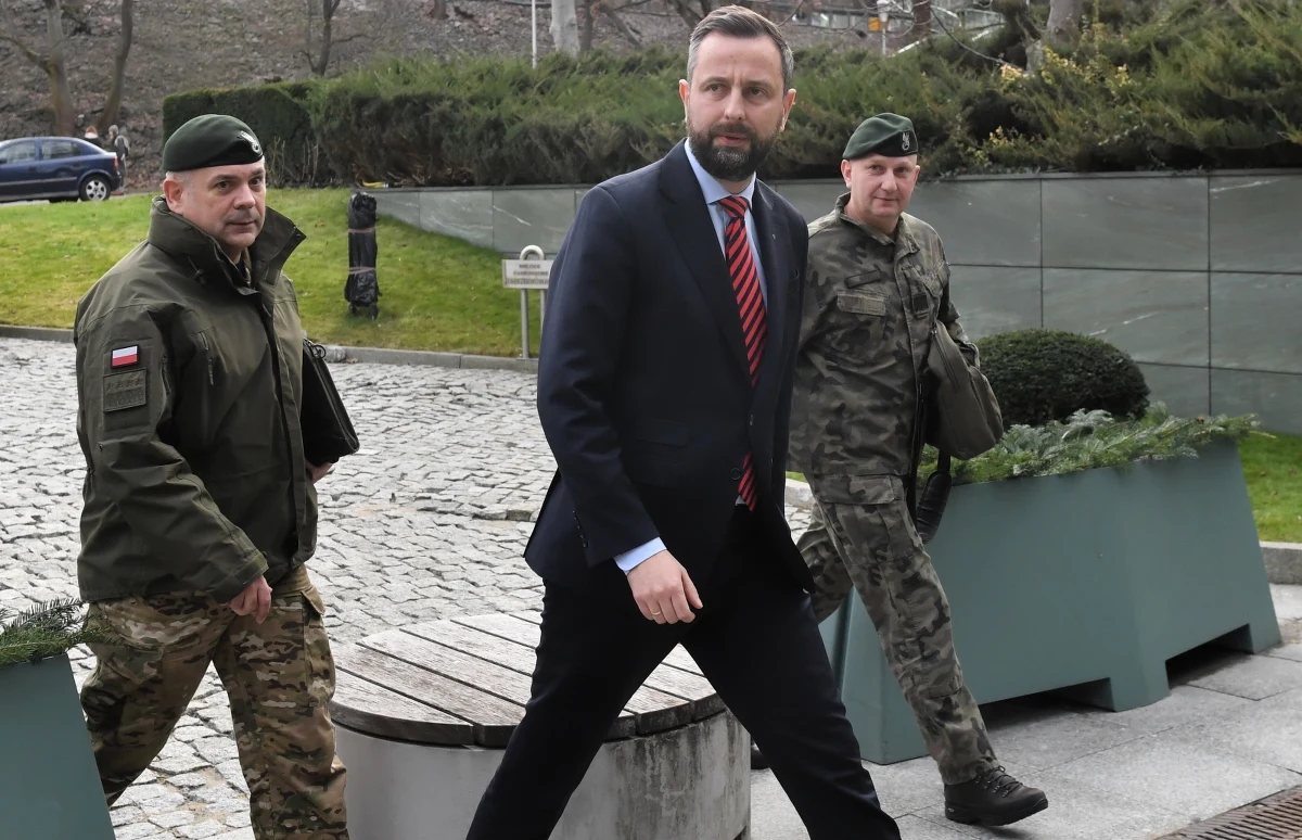 "Wszystko wskazuje na to, że rosyjska rakieta wtargnęła w polską przestrzeń powietrzną" - powiedział na konferencji prasowej po spotkaniu Biura Bezpieczeństwa Narodowego Szef Sztabu Generalnego Wojska Polskiego gen. Wiesław Kukuła. Wojskowy poinformował, że rakieta później opuściła terytorium Polski. "Mamy na to potwierdzenie radarowe narodowe i sojusznicze" - dodał.