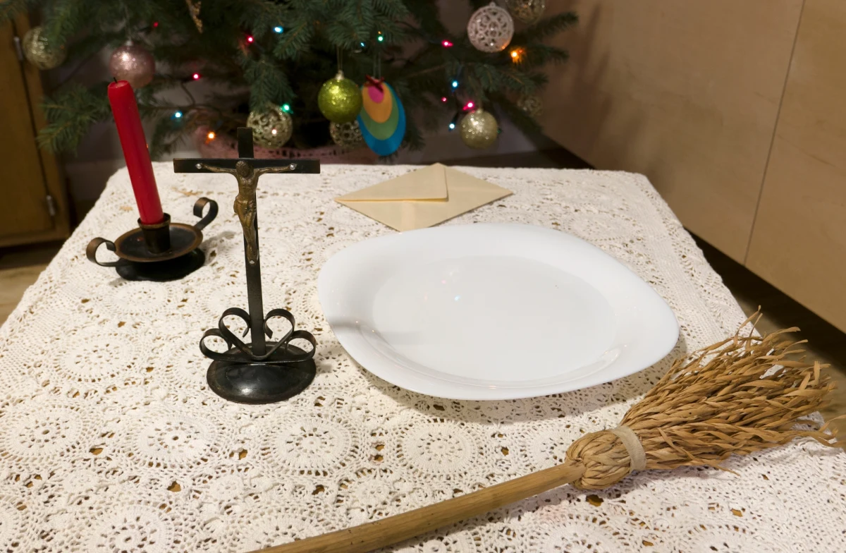 Jak powinna wyglądać kolęda w XXI wieku? Są księża, którzy odchodzą od klasycznej formuły wizyty duszpasterskiej i stawiają na rozmowy oraz spotkania w szerszym gronie parafian. Tak jest m.in. w Poznaniu, gdzie niektórzy duszpasterze odchodzą od przyjmowania kopert z ofiarami.