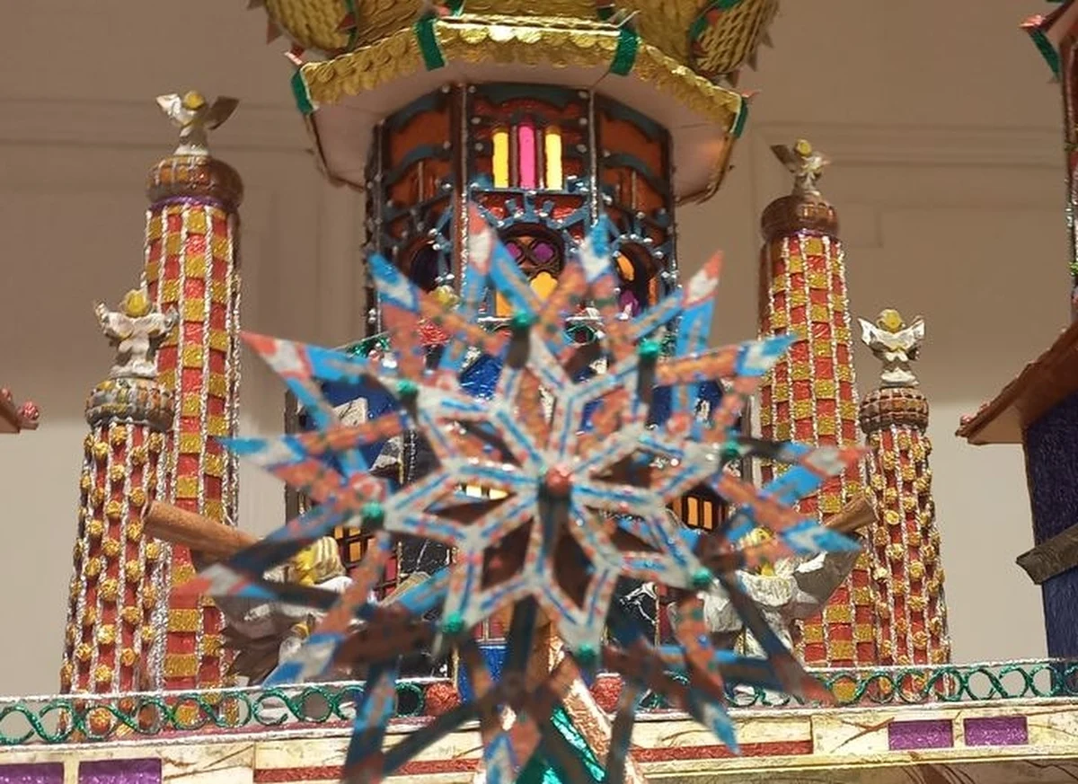 Bajecznie kolorowe budowle będące połączeniem architektury miasta i sceny Bożego Narodzenia - to tradycyjne szopki krakowskie. Jeśli chcecie dłużej pozostać w świątecznym nastroju, możecie je zobaczyć na wystawie w Pałacu Krzysztofory.    