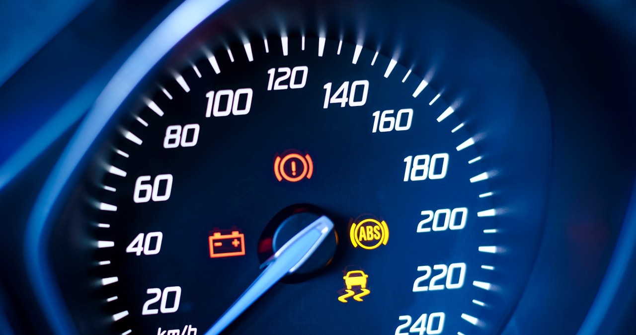 Kontrolka z wykrzyknikiem - co oznacza i jak ją usunąć?