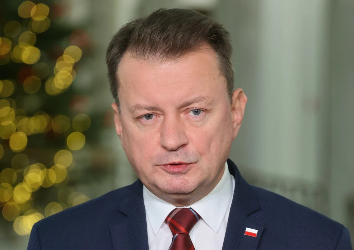 Razem zaprotestujmy przeciwko łamaniu konstytucji, ustaw i wyroków Trybunału Konstytucyjnego przez "koalicję chaosu"; tylko głos tysięcy wolnych Polaków zatrzyma Donalda Tuska przed dalszym zawłaszczaniem i destrukcją państwa polskiego - mówił szef klubu PiS Mariusz Błaszczak zapraszając na protest 11 stycznia.