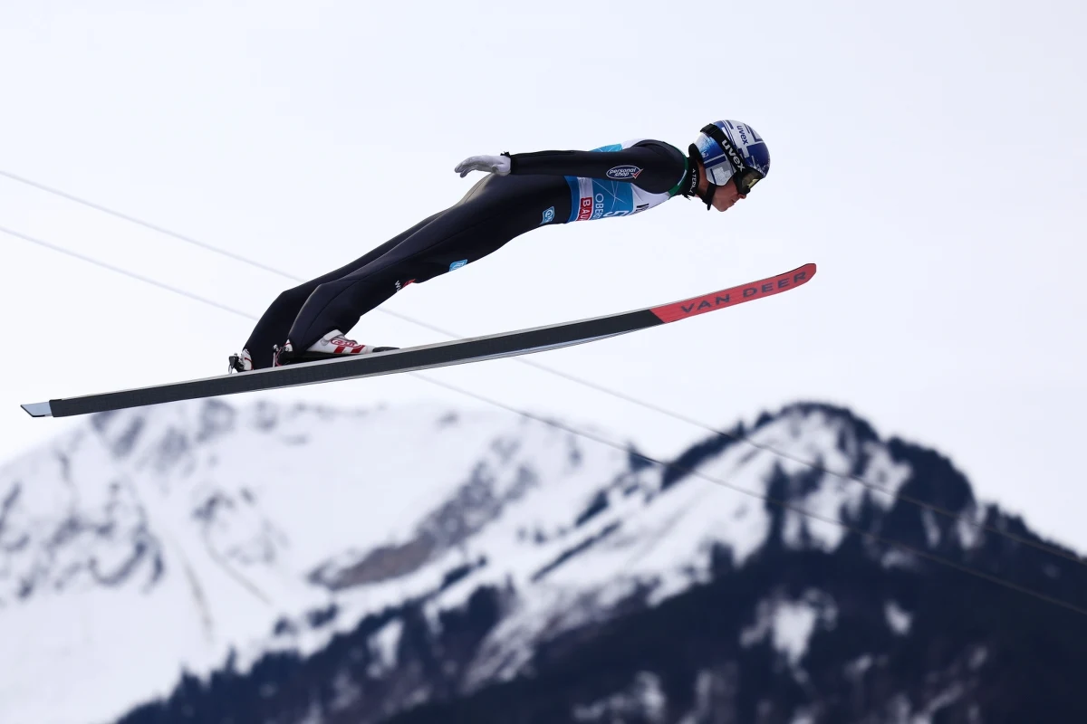 Pierwszy konkurs Turnieju Czterech Skoczni za nami. W niemieckim Oberstdorfie triumfował faworyt gospodarzy Andreas Wellinger. To niestety były kolejne słabe zawody w wykonaniu Polaków - najlepszy z Biało-Czerwonych był Kamil Stoch, który zajął 17. miejsce.