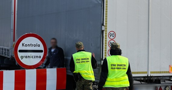 Zgodnie z rozporządzeniem ministra spraw wewnętrznych i administracji opublikowanym w piątek w Dzienniku Ustaw tymczasowa kontrola na granicy polsko-słowackiej została przedłużona do 1 lutego 2024 r.