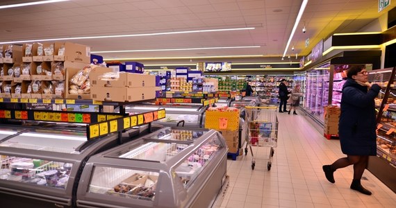 Sobota jest ostatnim dniem w 2023 roku, w którym zrobimy zakupy w supermarketach; w niedzielę sklepy będą bowiem zamknięte. Następna niedziela handlowa przypadnie dopiero 28 stycznia 2024 roku.