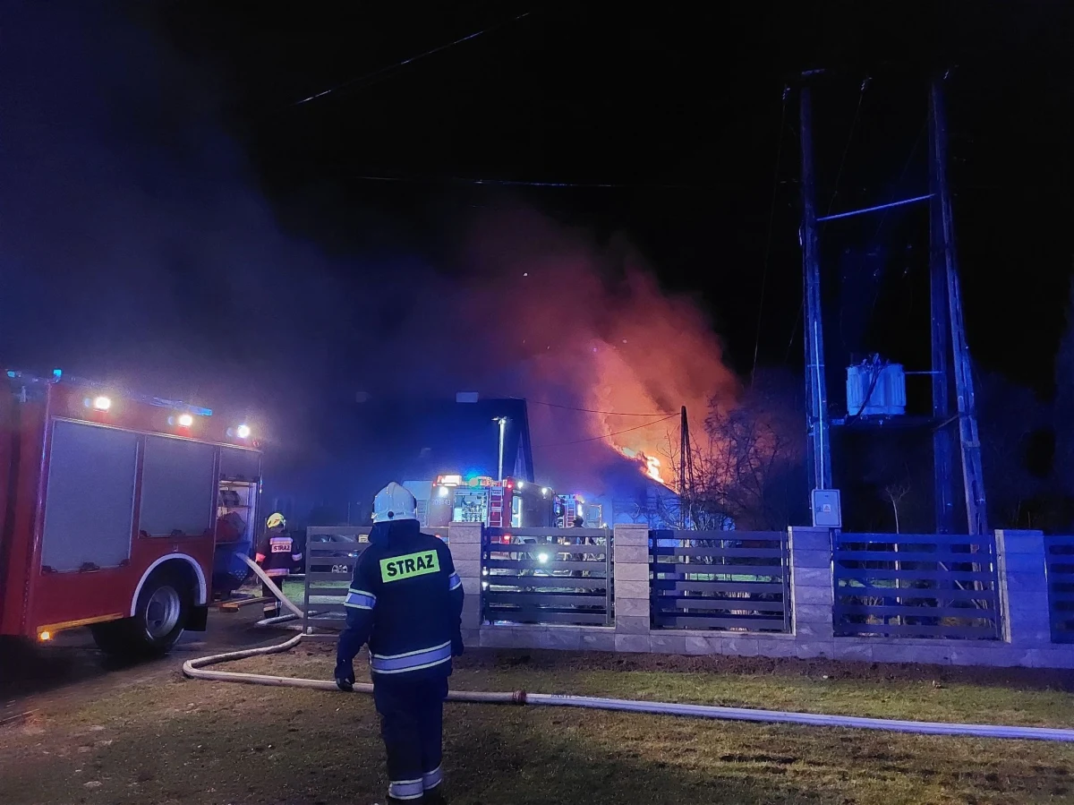 Blisko 50 strażaków gasiło w nocy pożar tartaku w miejscowości Mierki koło Olsztynka w woj. warmińsko-mazurskim. Właściciel wstępnie oszacował straty na ok. 2 mln złotych.