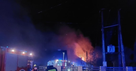 Blisko 50 strażaków gasiło w nocy pożar tartaku w miejscowości Mierki koło Olsztynka w woj. warmińsko-mazurskim. Właściciel wstępnie oszacował straty na ok. 2 mln złotych.
