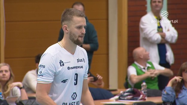 Fragmenty meczu Projekt Warszawa – PSG Stal Nysa 3:0 (25:19, 25:15, 25:22) - siatkówka, PlusLiga - 13. kolejka. MVP: Bartłomiej Bołądź (14/20 = 70% skuteczności w ataku + 4 asy + 3 bloki).

