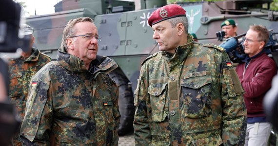 W grudniu ministrowie obrony Niemiec i Litwy podpisali plan rozmieszczenia na Litwie brygady Bundeswehry składającej się z około pięciu tysięcy ludzi - żołnierzy i cywilów. Z doniesień niemieckich mediów wynika jednak, że jeden z najwyższych rangą wojskowych jest zaniepokojony konsekwencjami takiej decyzji. Wskazuje na niewystarczające wyposażenie armii.