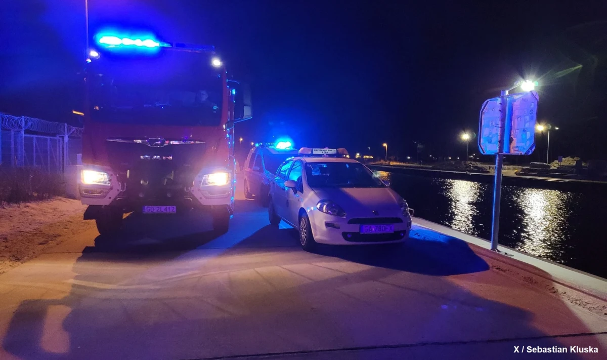 O włos od tragedii w Łebie. Wczoraj wieczorem do kanału portowego wpadł młody, nietrzeźwy mężczyzna. Na szczęście udało się go uratować.