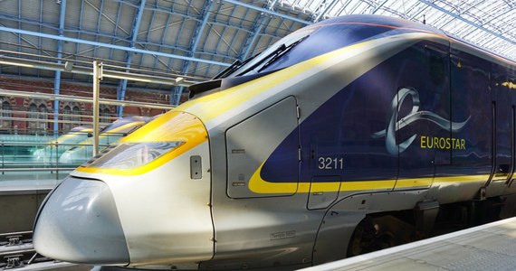 Międzynarodowy operator kolejowy Eurostar zapowiedział wznowienie w niedzielę połączeń kolejowych między Londynem a kontynentem europejskim. W sobotę odwołano wszystkie pociągi z powodu zalania tuneli kolejowych w południowo-wschodniej Anglii.
