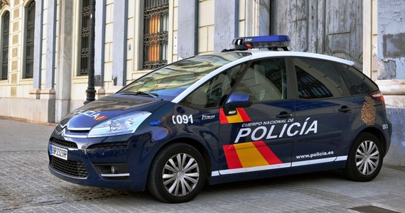Hiszpańskie służby policyjne zatrzymały na lotnisku w Barcelonie trzech mężczyzn. Próbowali oni przemycić narkotyki do kilku państw, m.in. do Polski.