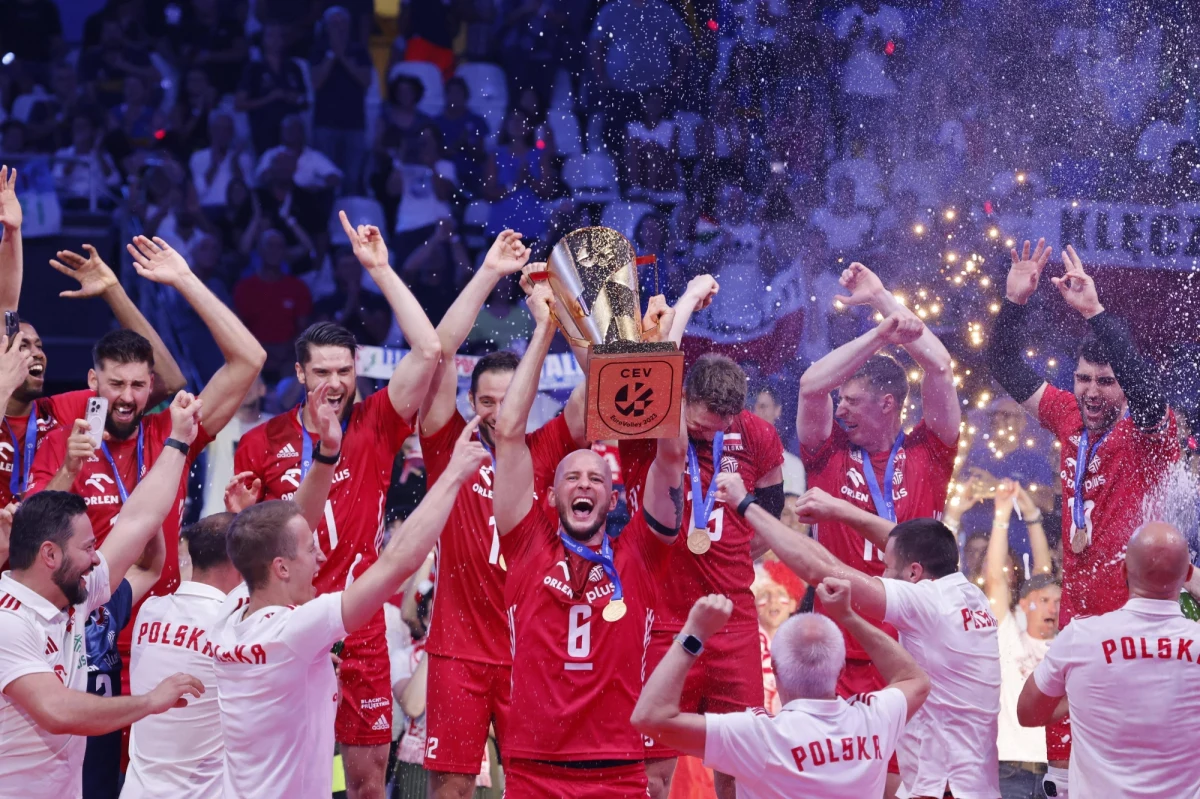 Igrzyska olimpijskie w Paryżu i piłkarskie Euro w Niemczech - to dwie najważniejsze sportowe imprezy zaczynającego się już niebawem Nowego Roku. Oczywiście wydarzeń, które przyciągną fanów przed telewizory, będzie zdecydowanie więcej. Nasze gwiazdy mają przed sobą liczne, sportowe wyzwania. Komu warto życzyć spełnienia marzeń? Wszystkim. Tu jednak wybrałem kilka specjalnych życzeń.