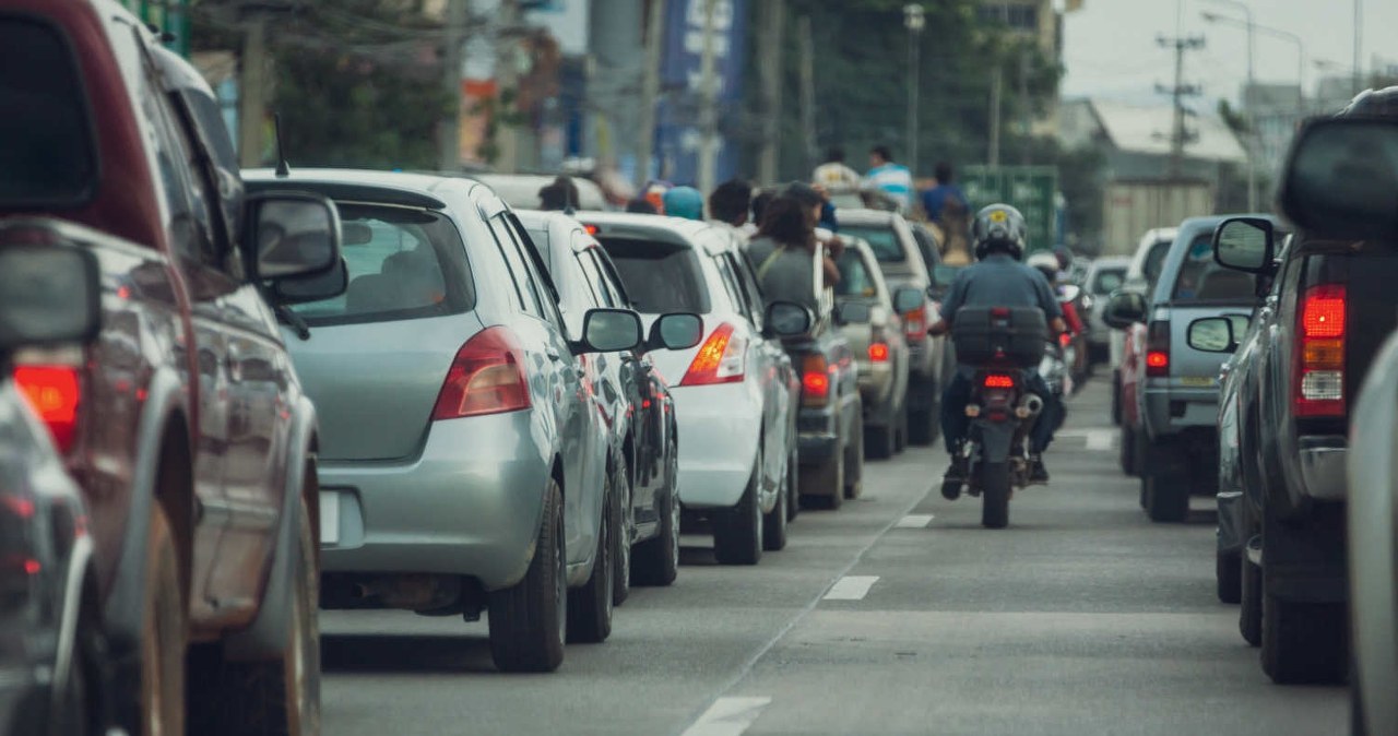 Duże zmiany na drogach. Punkty karne nie znikną, dzieci tylko w kaskach