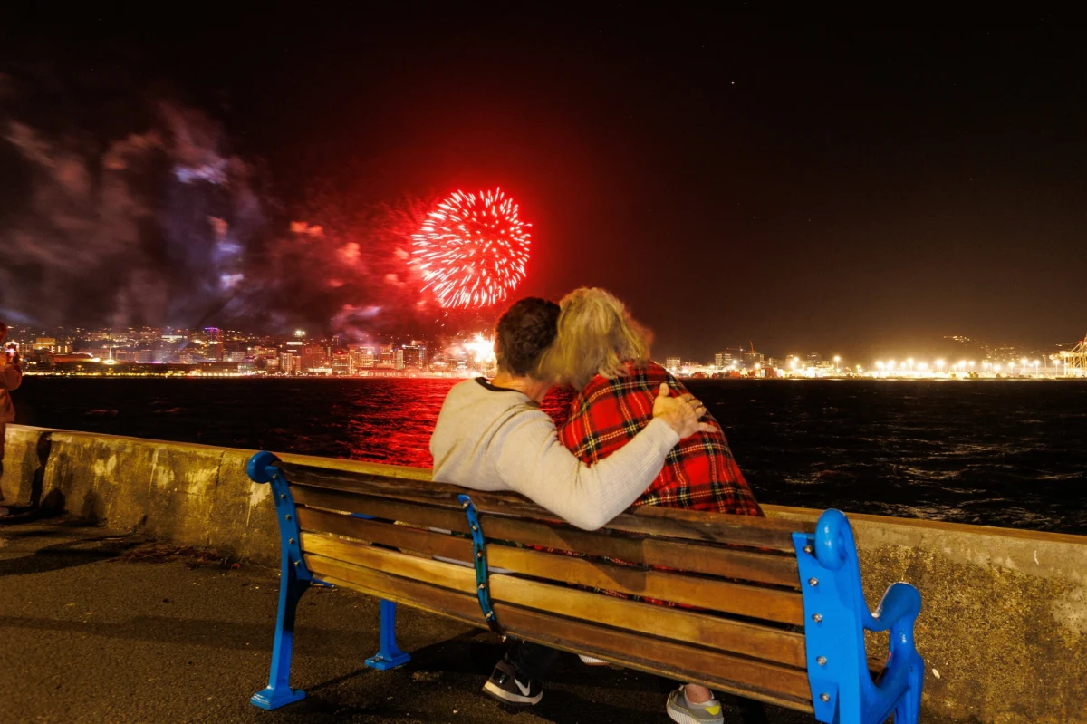 Nowa Zelandia powitała już 2024 rok. Zgodnie ze zwyczajem na słynnej Sky Tower w Auckland odbył się pokaz sztucznych ogni. To pierwsze na świecie duże miasto, które powitało Nowy Rok.