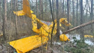 Wypadek awionetki. Samolot spadł na las