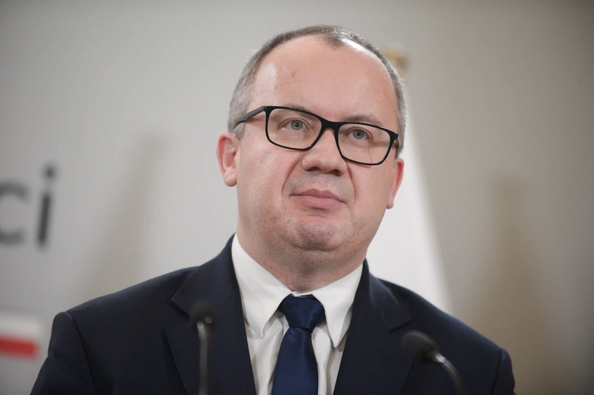 Posłowie opozycji, Marcin Romanowski i Maria Kurowska (obydwoje z Suwerennej Polski) wystąpili do marszałek Senatu Małgorzaty Kidawy-Błońskiej o wygaszenie mandatu senatorskiego ministra sprawiedliwości i prokuratora generalnego Adama Bodnara. Jak uzasadnili, ma to związek z doniesieniami medialnymi, według których szef MS przejął sprawy cywilne, rejestrowe związane ze zmianą kierownictwa w mediach publicznych.