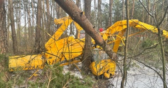 Dwie osoby zostały ranne w wyniku wypadku awionetki koło lotniska Oborniki-Słonawy w Wielkopolsce. "Maszyna spadła na las około 500 metrów przed lądowiskiem" - poinformował RMF FM mł. bryg. Leszek Walczak z PSP w Obornikach.