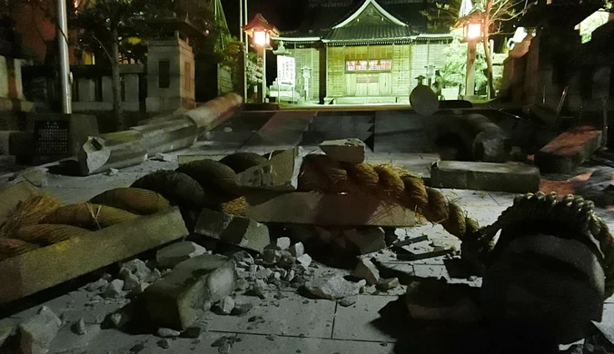 Potężne trzęsienie ziemi w Japonii. Fale zalewają ulice miast