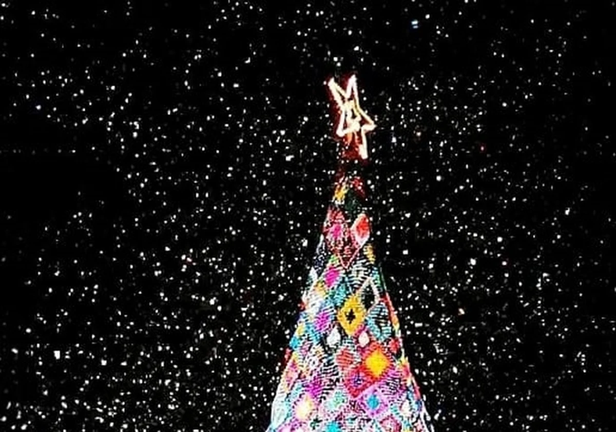 Mieszkańcy gminy Brufe położonej na północy Portugalii wspólnie wykonali  6-metrową choinkę z włóczki. Można ją podziwiać do 7 stycznia. "Dzięki temu przedsięwzięciu udało nam się włączyć do wspólnego działania różne grupy i połączyć pokolenia mieszkające na terenie naszej gminy" - podkreślił w rozmowie z PAP burmistrz gminy Brufe Carlos Gomes.