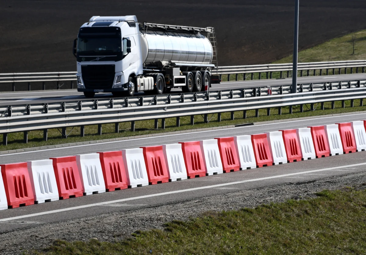 Zarządca płatnej autostrady A4 Katowice-Kraków 16 stycznia br. zniesie zniżkę za przejazd z wykorzystaniem płatności automatycznych. Oznacza to, że cena na każdej bramce dla kierowców samochodów osobowych wyniesie 15 zł (dotąd ze zniżką było to 13 zł).