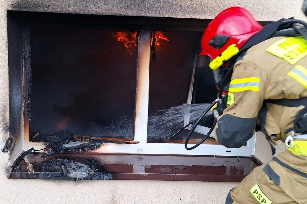 Jedna osoba zginęła w pożarze domu w Stalowej Woli na Podkarpaciu. Dwie osoby zdążyły się ewakuować przed przyjazdem straży pożarnej.