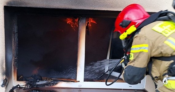 Jedna osoba zginęła w pożarze domu w Stalowej Woli na Podkarpaciu. Dwie osoby zdążyły się ewakuować przed przyjazdem straży pożarnej.
