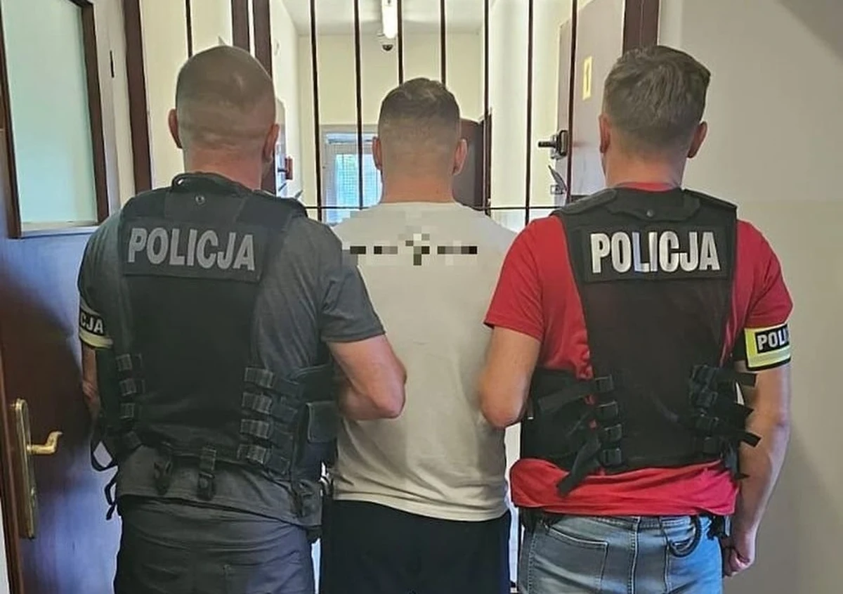 Po kilku miesiącach policjantom udało się ustalić personalia jednego ze sprawców napadu na kantor, do którego doszło w Małogoszczu w województwie świętokrzyskim. Mężczyzna został zatrzymany, usłyszał też zarzuty.