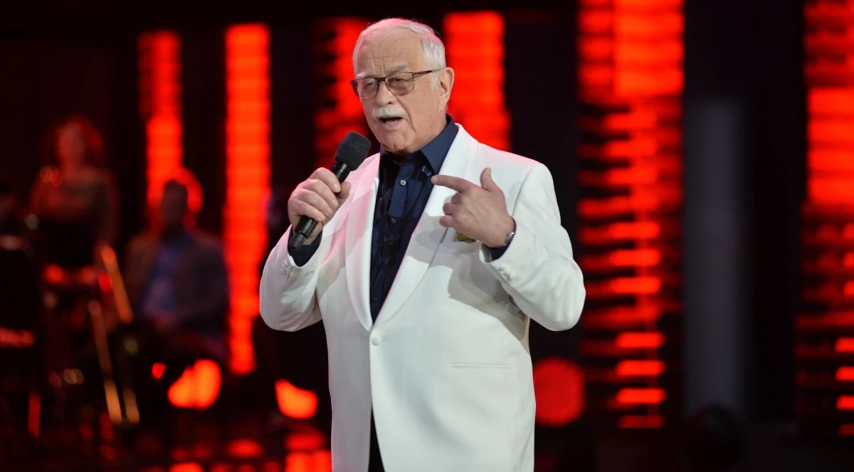 Prokuratura Okręgowa w Warszawie wszczęła śledztwo ws. skandalicznej wypowiedzi Jana Pietrzaka - dowiedział się reporter RMF FM Krzysztof Zasada. "Mamy baraki dla imigrantów: w Auschwitz, w Majdanku, w Treblince, w Stutthofie" - mówił satyryk w Telewizji Republika, zastrzegając jednocześnie, że to "okrutny żart". 