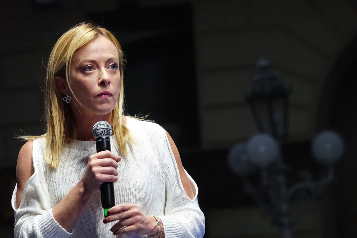 2024 rok nie zaczyna się najlepiej dla partii Giorgii Meloni. Na imprezie sylwestrowej z udziałem polityków jej partii wystrzeliła broń. Jedna osoba trafiła do szpitala.