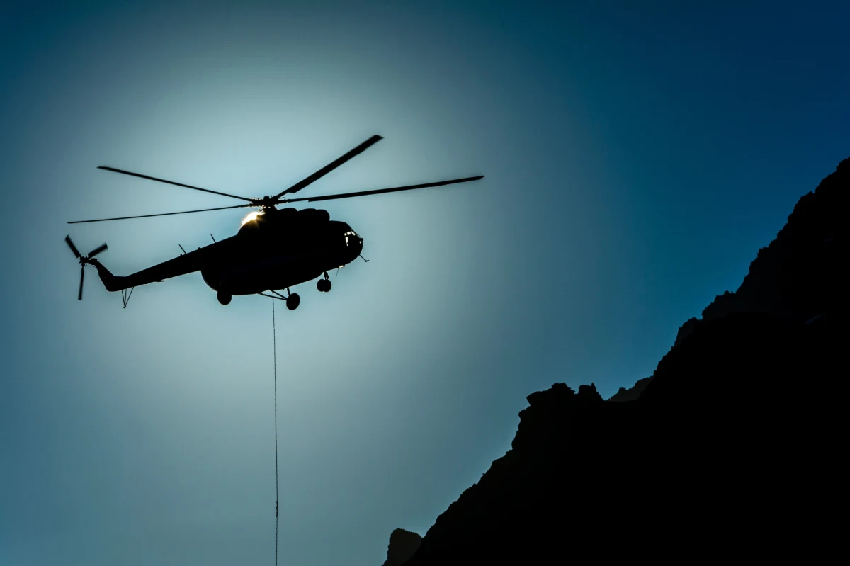 Słowaccy ratownicy górscy ewakuowali na pokładzie śmigłowca dwoje polskich turystów, którzy utknęli w Dolinie Wielickiej. Para nie miała odpowiedniego zimowego sprzętu turystycznego.