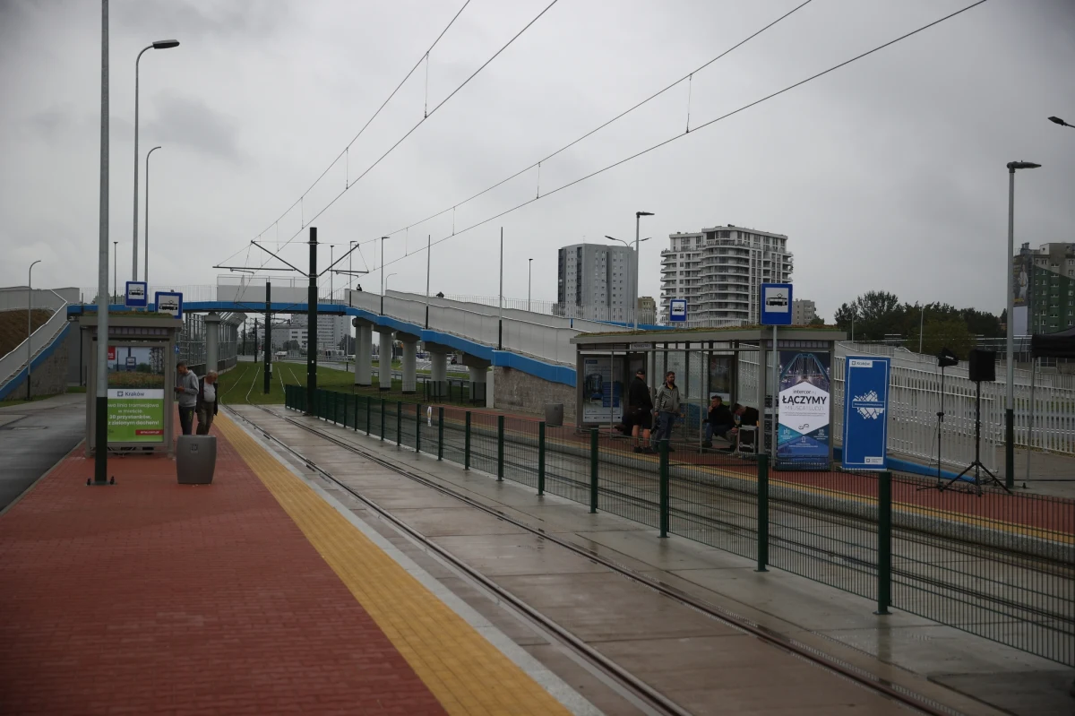 "Powiatowy Inspektorat Nadzoru Budowlanego wydał decyzję zezwalającą na użytkowanie dla zintegrowanego węzła przesiadkowego na Górce Narodowej" - poinformował Urząd Miasta Krakowa (UMK). Jak dodał, uruchomienie wszystkich elementów planowane jest w ciągu 10 dni.
