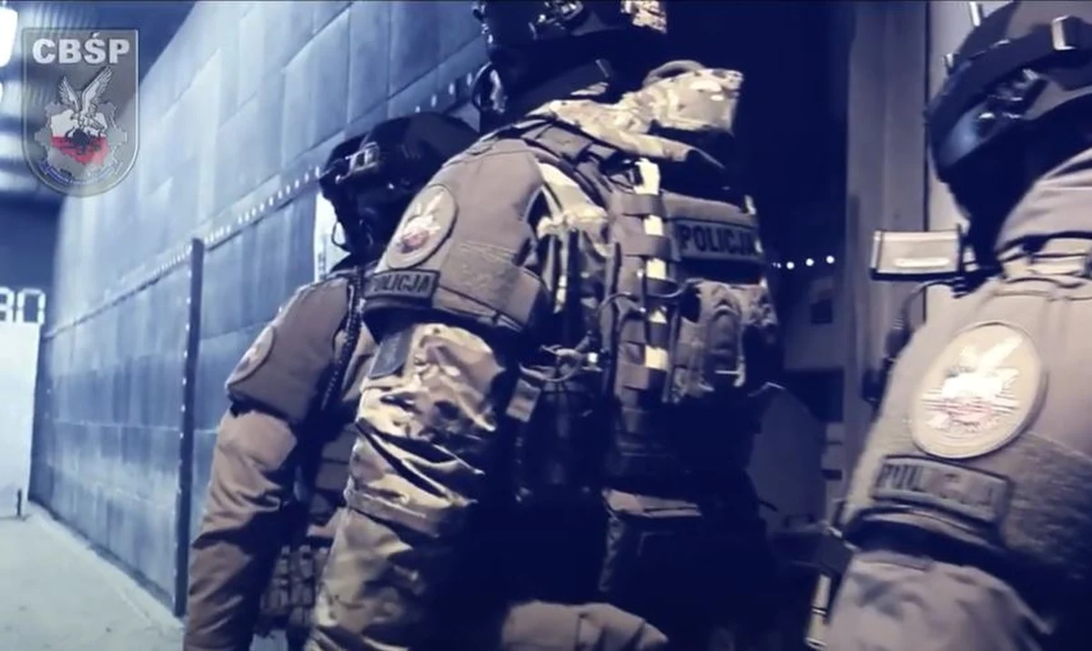 Przejęte ponad 14 ton narkotyków, ponad 340 mln szt. papierosów, ponad 317 ton tytoniu, zabezpieczone ponad 864 mln zł mienia należącego do podejrzanych, a także zlikwidowane 56 laboratoriów narkotyków syntetycznych, 22 fabryki papierosów, 8 wytwórni krajanki tytoniowej i 34 plantacje konopi, to tylko niektóre efekty pracy policjantów Centralnego Biura Śledczego Policji w 2023 roku.