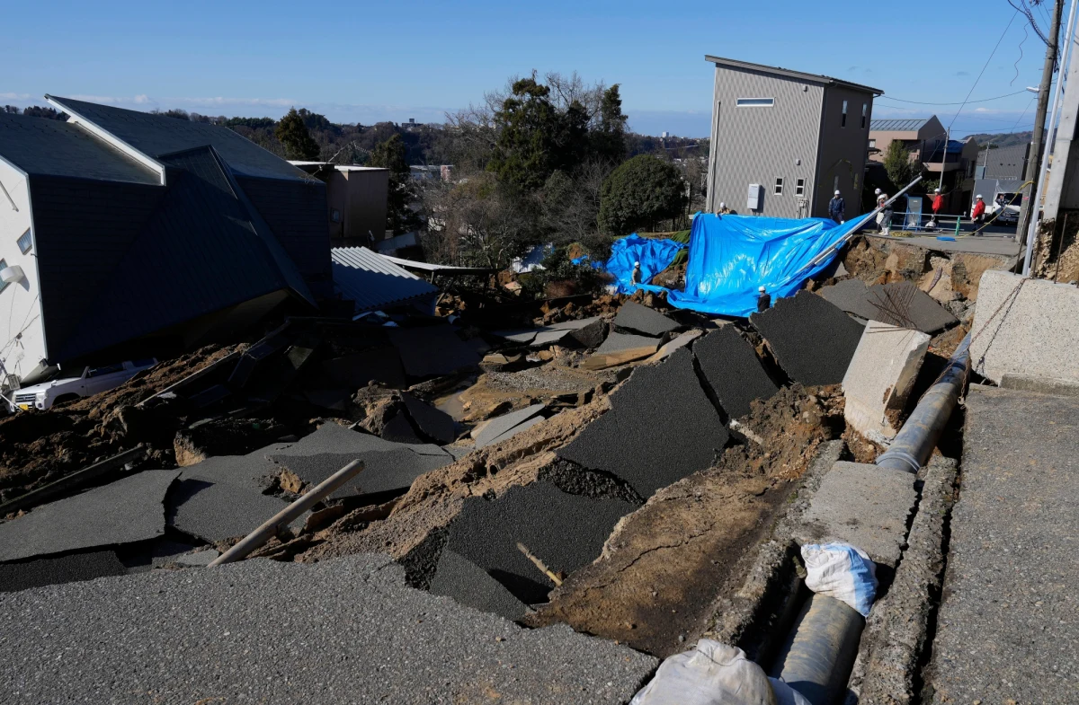 ​Bilans ofiar śmiertelnych silnego trzęsienia ziemi, które nawiedziło w Nowy Rok półwysep Noto w japońskiej prefekturze Ishikawa, wzrósł do 57 - podały we wtorek późnym wieczorem lokalne władze. W wyniku kataklizmu waliły się budynki, a tysiące domów zostały bez prądu.