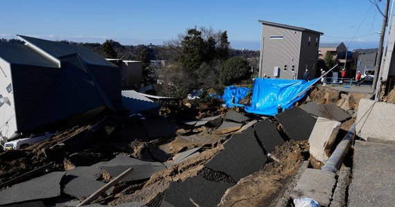 ​Bilans ofiar śmiertelnych silnego trzęsienia ziemi, które nawiedziło w Nowy Rok półwysep Noto w japońskiej prefekturze Ishikawa, wzrósł do 57 - podały we wtorek późnym wieczorem lokalne władze. W wyniku kataklizmu waliły się budynki, a tysiące domów zostały bez prądu.